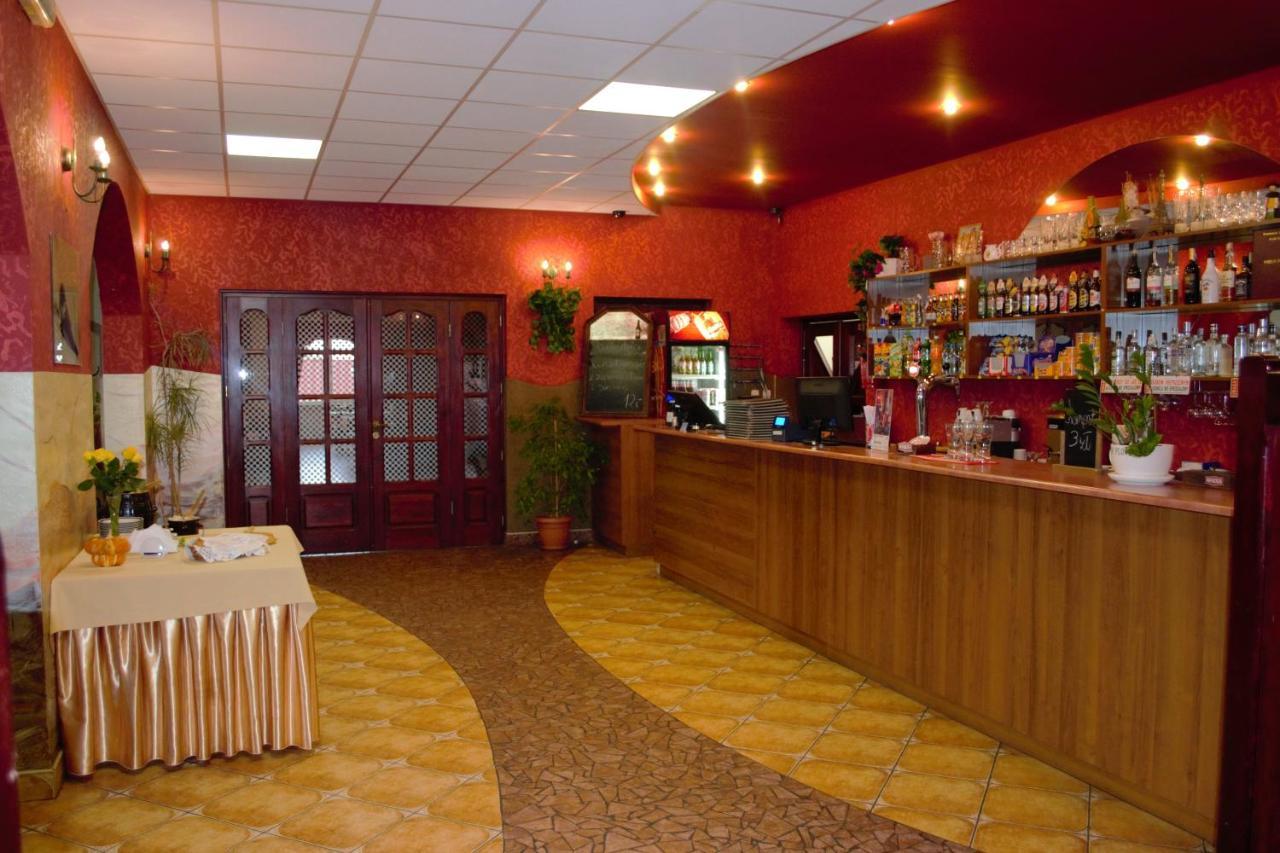 Hotel I Restauracja Jaskolka Alojzow 외부 사진